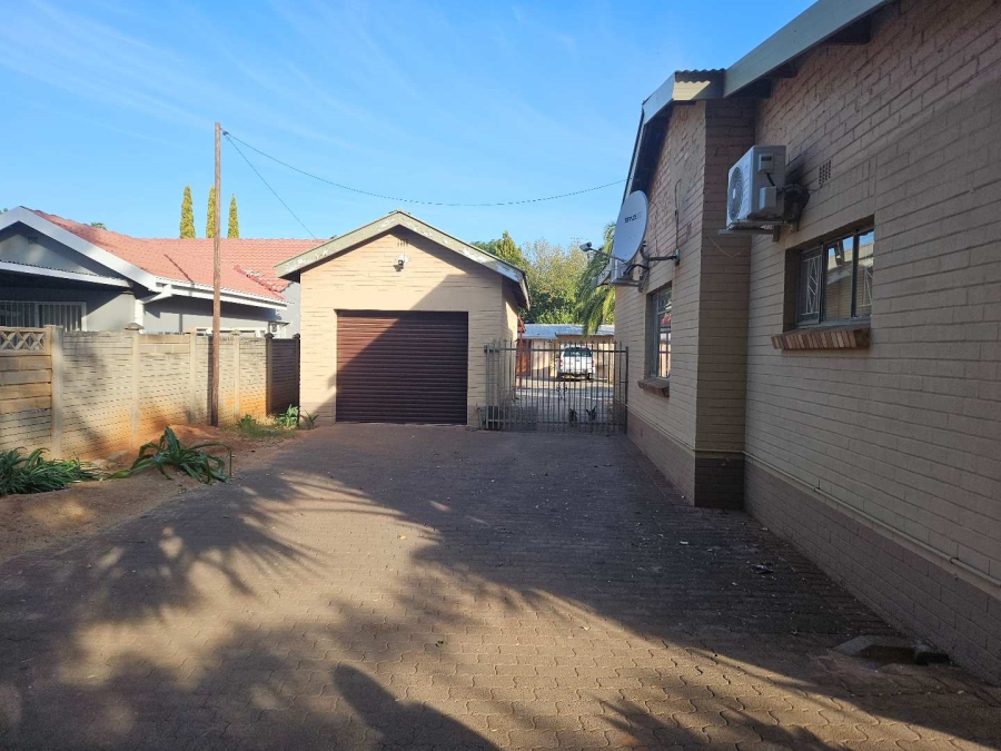 To Let 3 Bedroom Property for Rent in Verwoerdpark Northern Cape